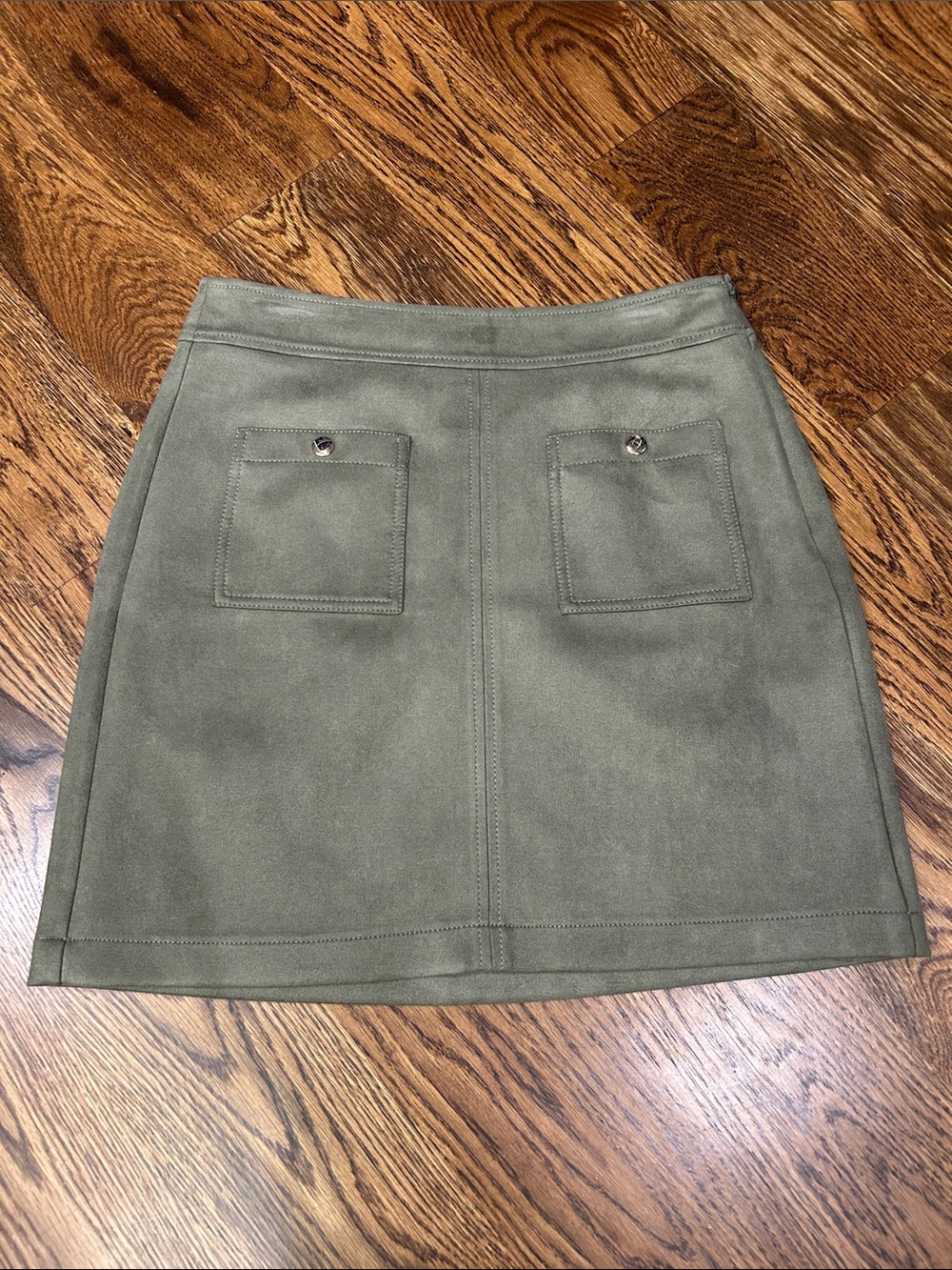 LOFT Light Olive Suede-Look Mini Skirt with Front Patch Pockets Size 4. NWT